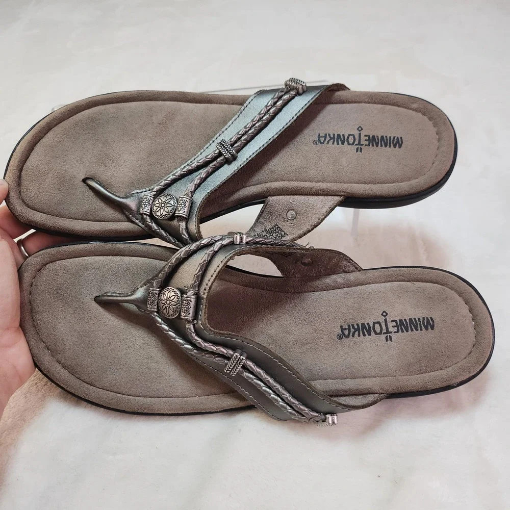 Minnetonka Silverthorne 360 Pewter Leather Boho Sandals Womens 10 Comfort Thong